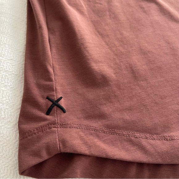 Cuts Curve-Hem V-Neck T-Shirt Men’s L - Picture 10 of 13